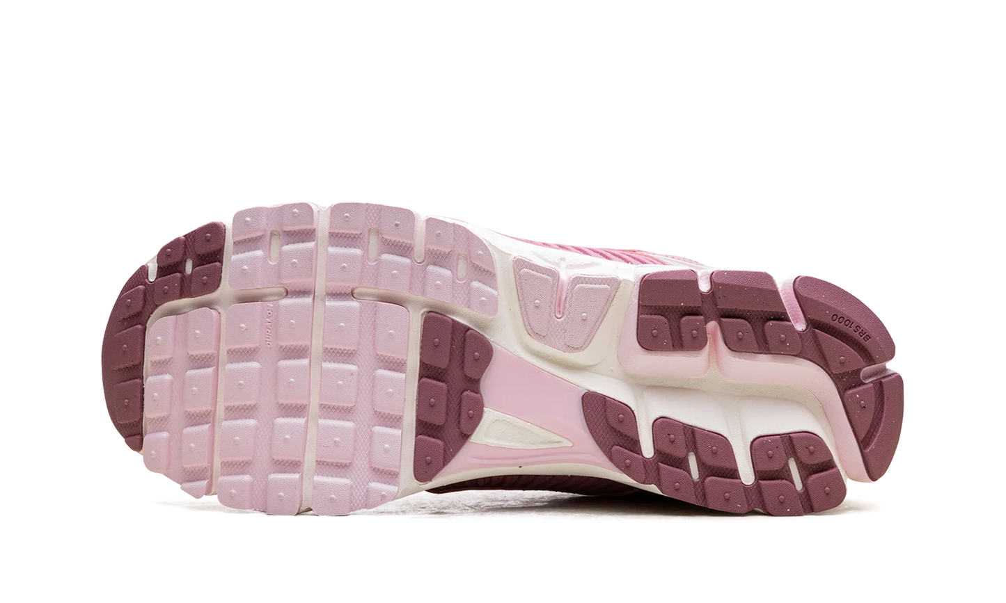 Zoom Vomero 5 WMNS
"Elemental Pink"