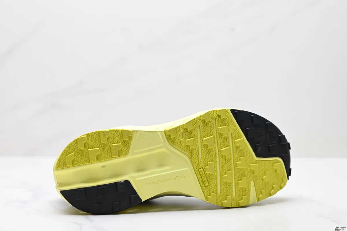 on running cloudsurfer 2 zapatillas naranjas y rojas