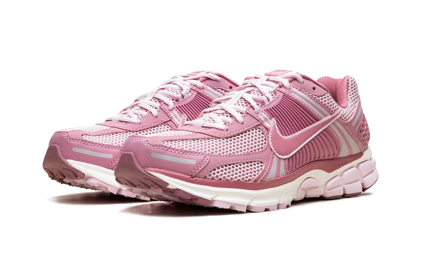Zoom Vomero 5 WMNS
"Elemental Pink"