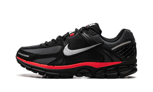Zoom Vomero 5 "Black Metallic University Red"