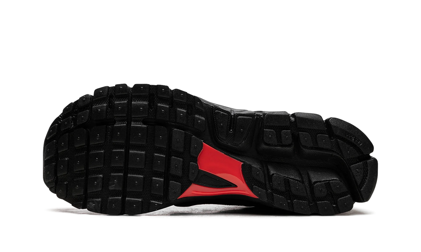Zoom Vomero 5 "Black Metallic University Red"